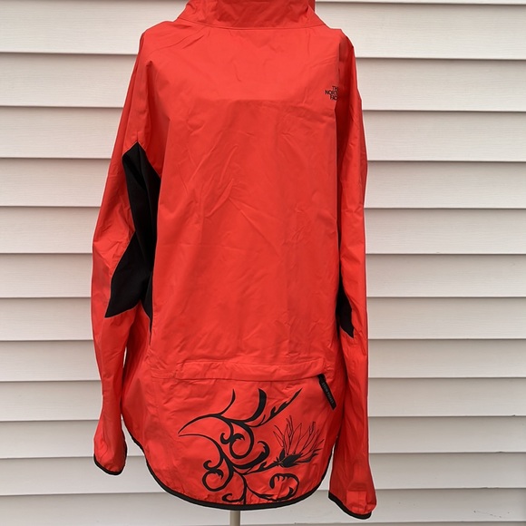 The north face windbreaker with stow pockets in excellent condition - Picture 5 of 16